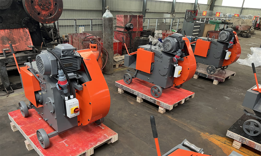 Italian C42 Bar Cutting Machine: Built for Power, Precision